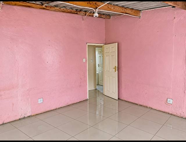 2 BEDROOM HOUSE FOR SALE IN SEBOKENG ZONE 12